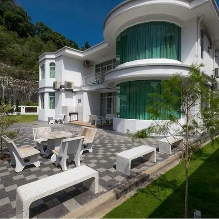 Вілла 6, Persiaran Tanjung Bunga 3 Бату-Феррінгі Екстер'єр фото