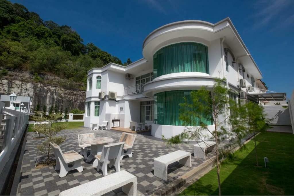 Вілла 6, Persiaran Tanjung Bunga 3 Бату-Феррінгі Екстер'єр фото