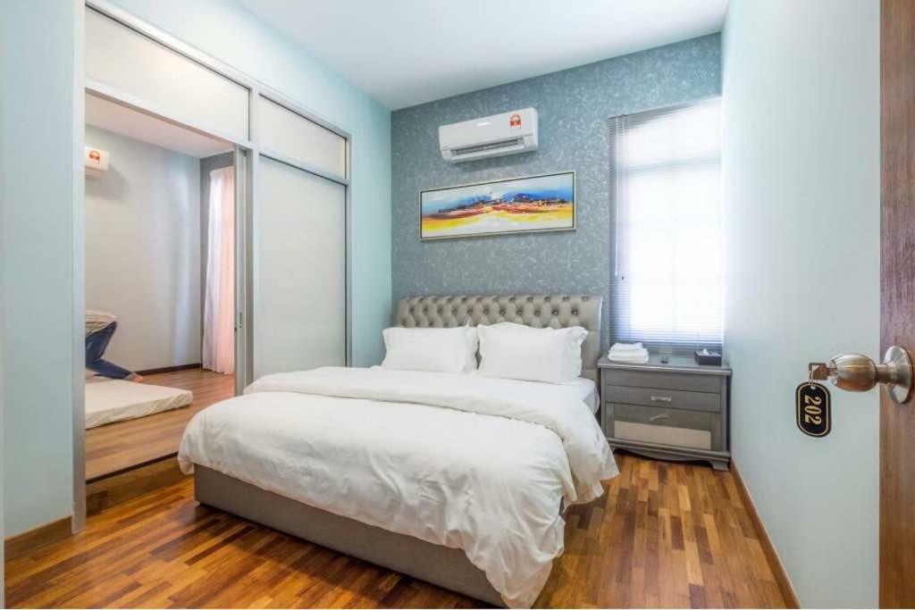 Вілла 6, Persiaran Tanjung Bunga 3 Бату-Феррінгі Екстер'єр фото