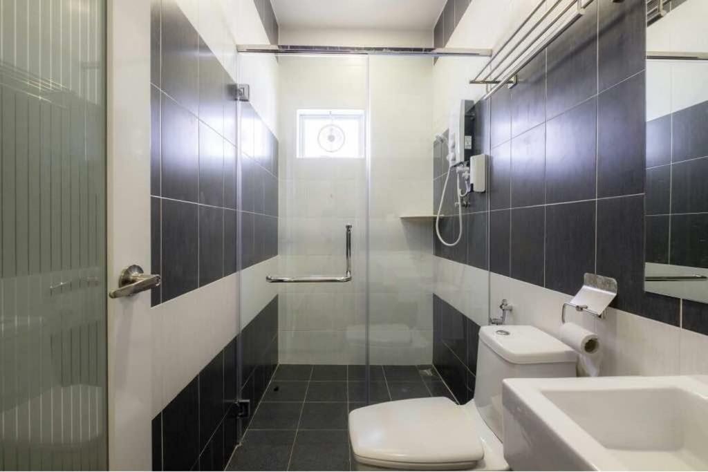 Вілла 6, Persiaran Tanjung Bunga 3 Бату-Феррінгі Екстер'єр фото