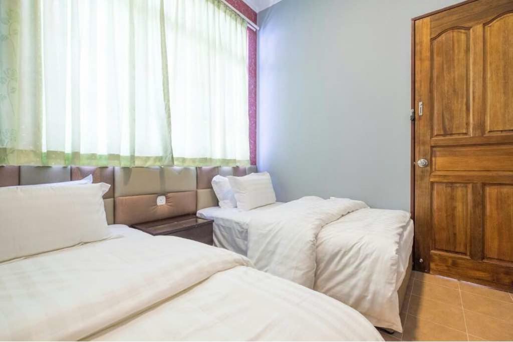 Вілла 6, Persiaran Tanjung Bunga 3 Бату-Феррінгі Екстер'єр фото