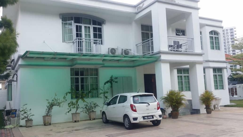 Вілла 6, Persiaran Tanjung Bunga 3 Бату-Феррінгі Екстер'єр фото