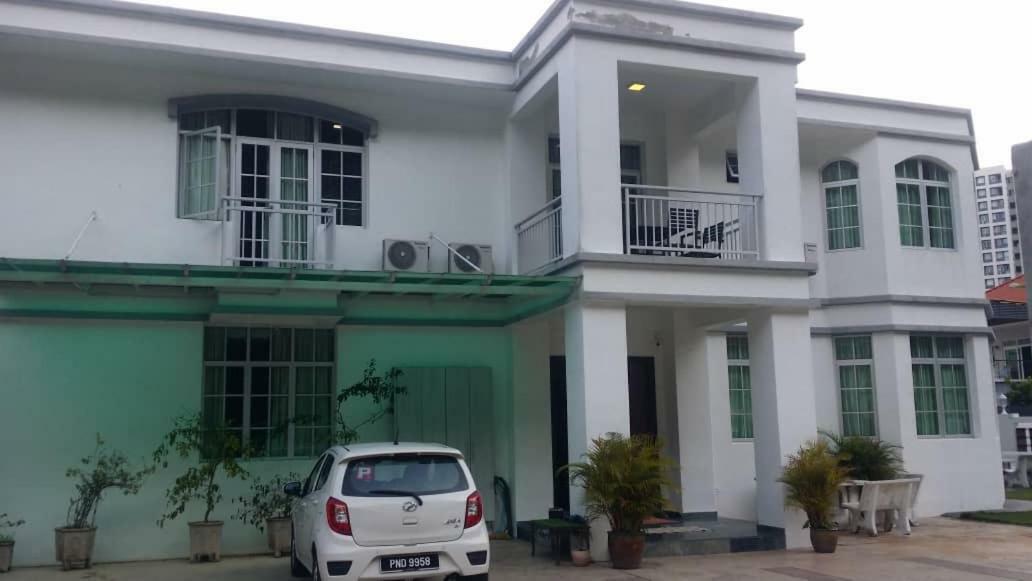 Вілла 6, Persiaran Tanjung Bunga 3 Бату-Феррінгі Екстер'єр фото